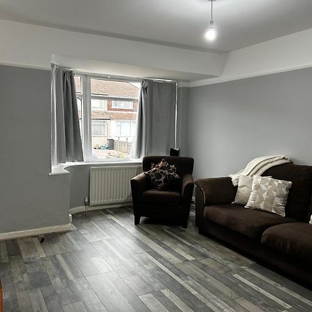 Family Home Near Cribbs Causeway And The Wave, Just 2 Minutes From Airbus And Rolls Royce Bristol Dış mekan fotoğraf