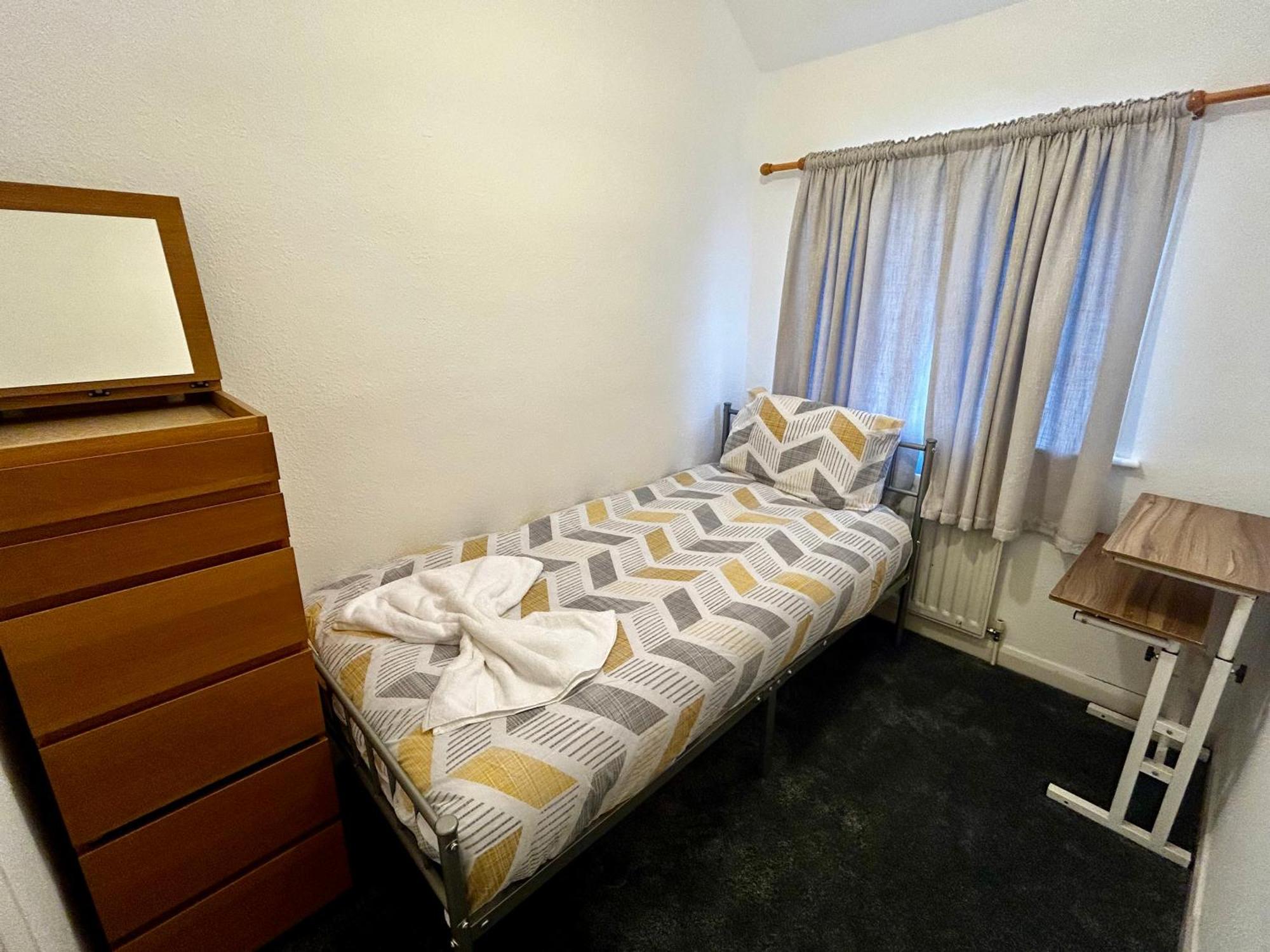 Family Home Near Cribbs Causeway And The Wave, Just 2 Minutes From Airbus And Rolls Royce Bristol Dış mekan fotoğraf