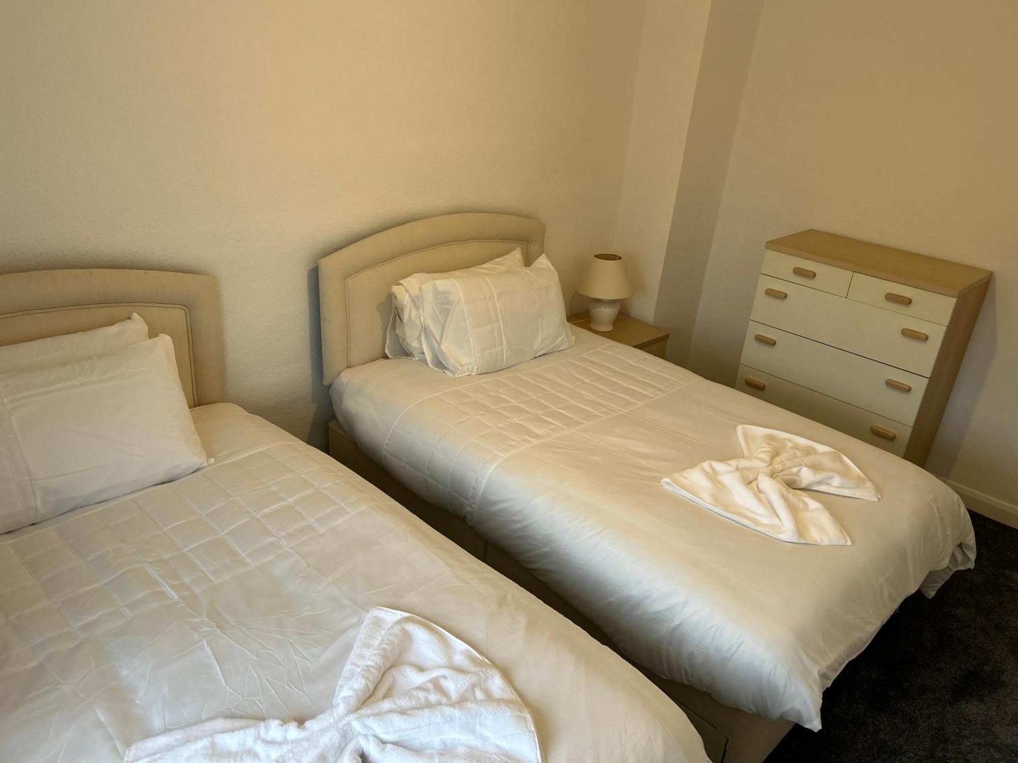 Family Home Near Cribbs Causeway And The Wave, Just 2 Minutes From Airbus And Rolls Royce Bristol Dış mekan fotoğraf